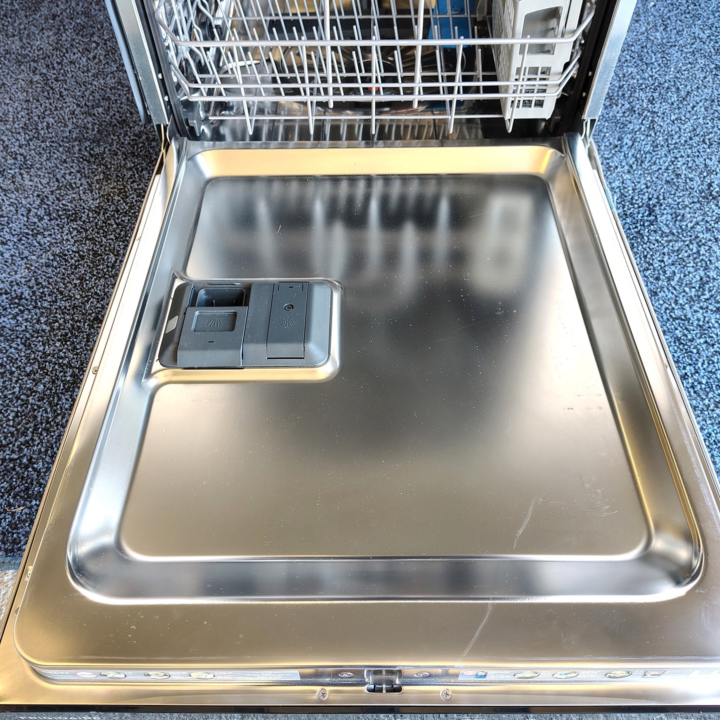 Frigidaire 24 in. Built-in Dishwasher with Third Rack, BladeSpray, and Stainless Steel Tub FDSH4501AS