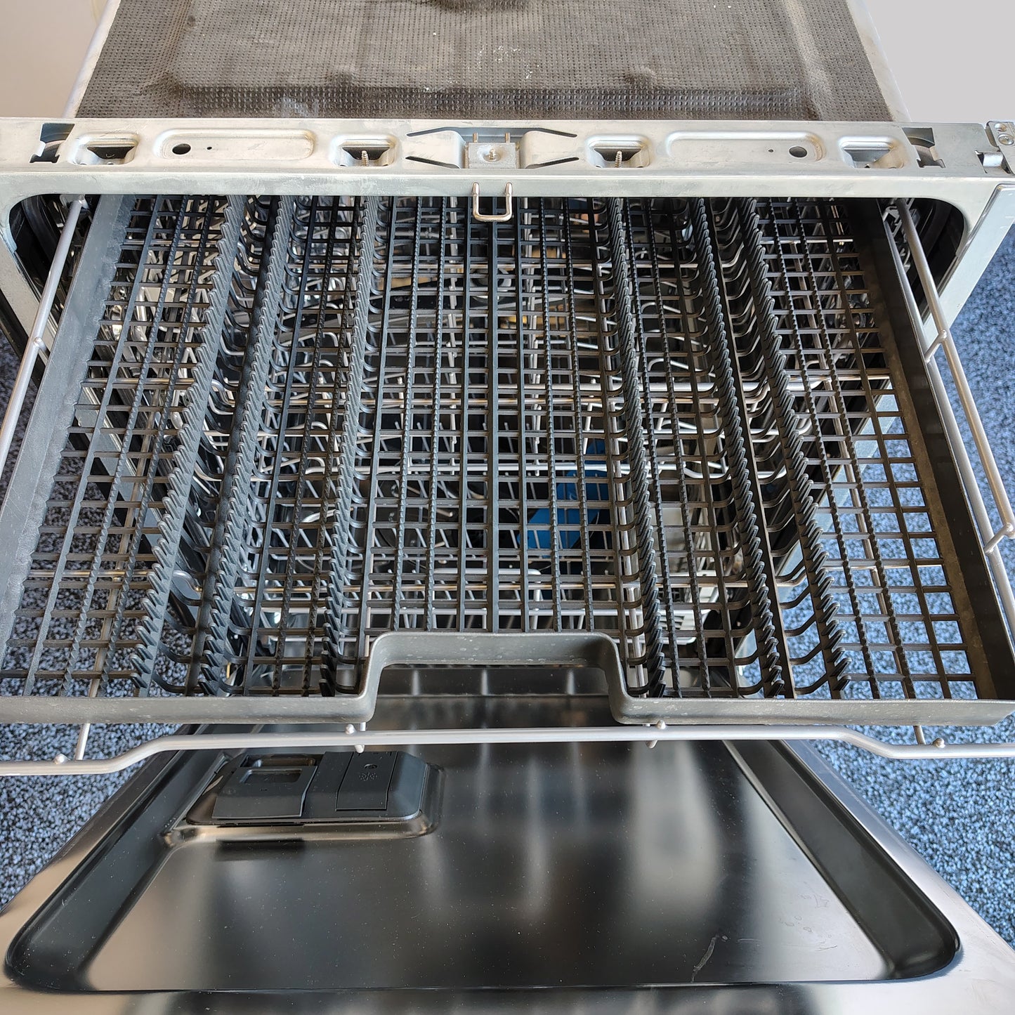 Frigidaire 24 in. Built-in Dishwasher with Third Rack, BladeSpray, and Stainless Steel Tub FDSH4501AS