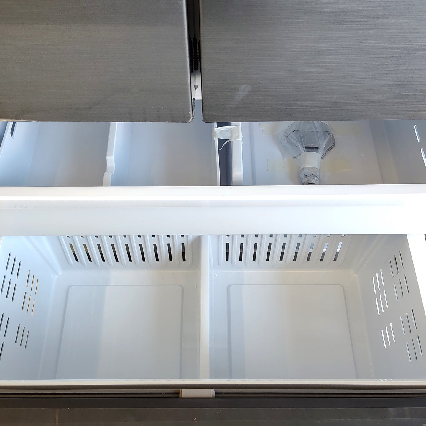 Samsung 27 cu. ft. Counter-Depth SMART French Door Refrigerator Stainless Look RF27CG5010S9AA